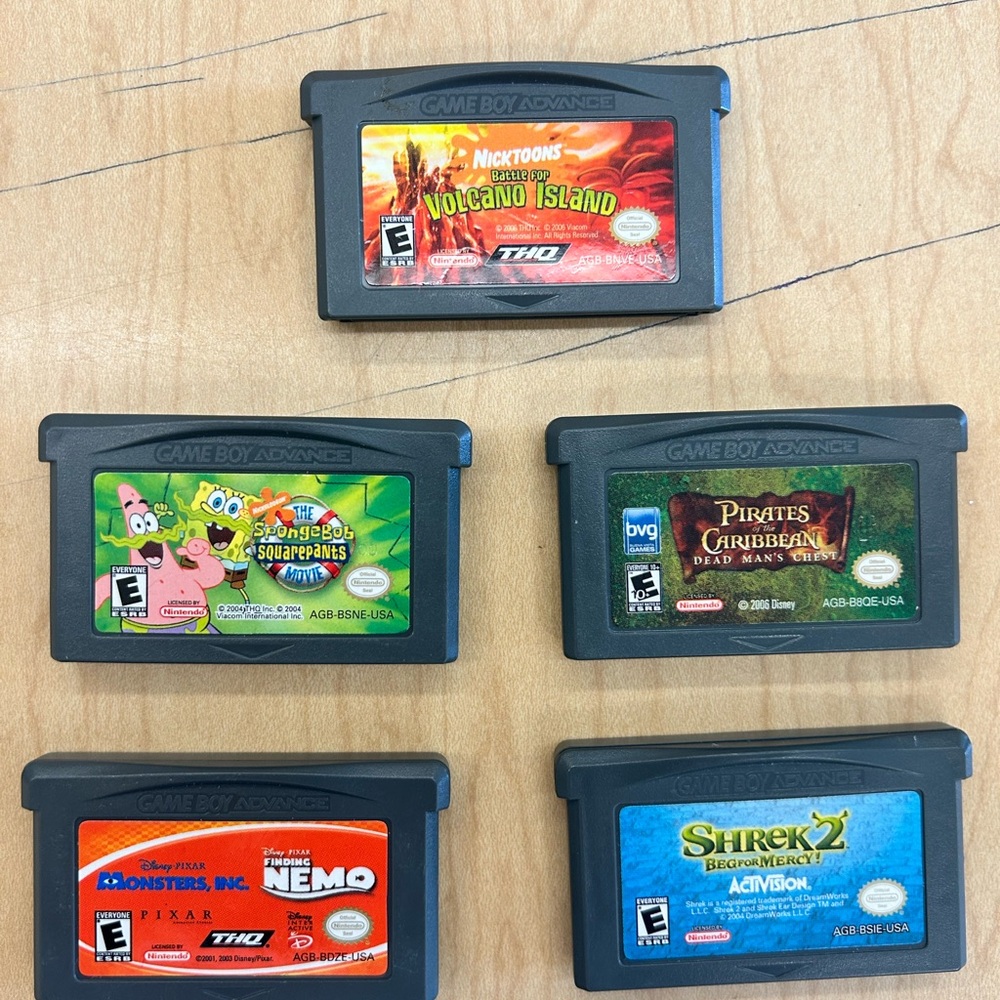HQ Game Boy Advance Cartridge Collection - Black, Red, Green